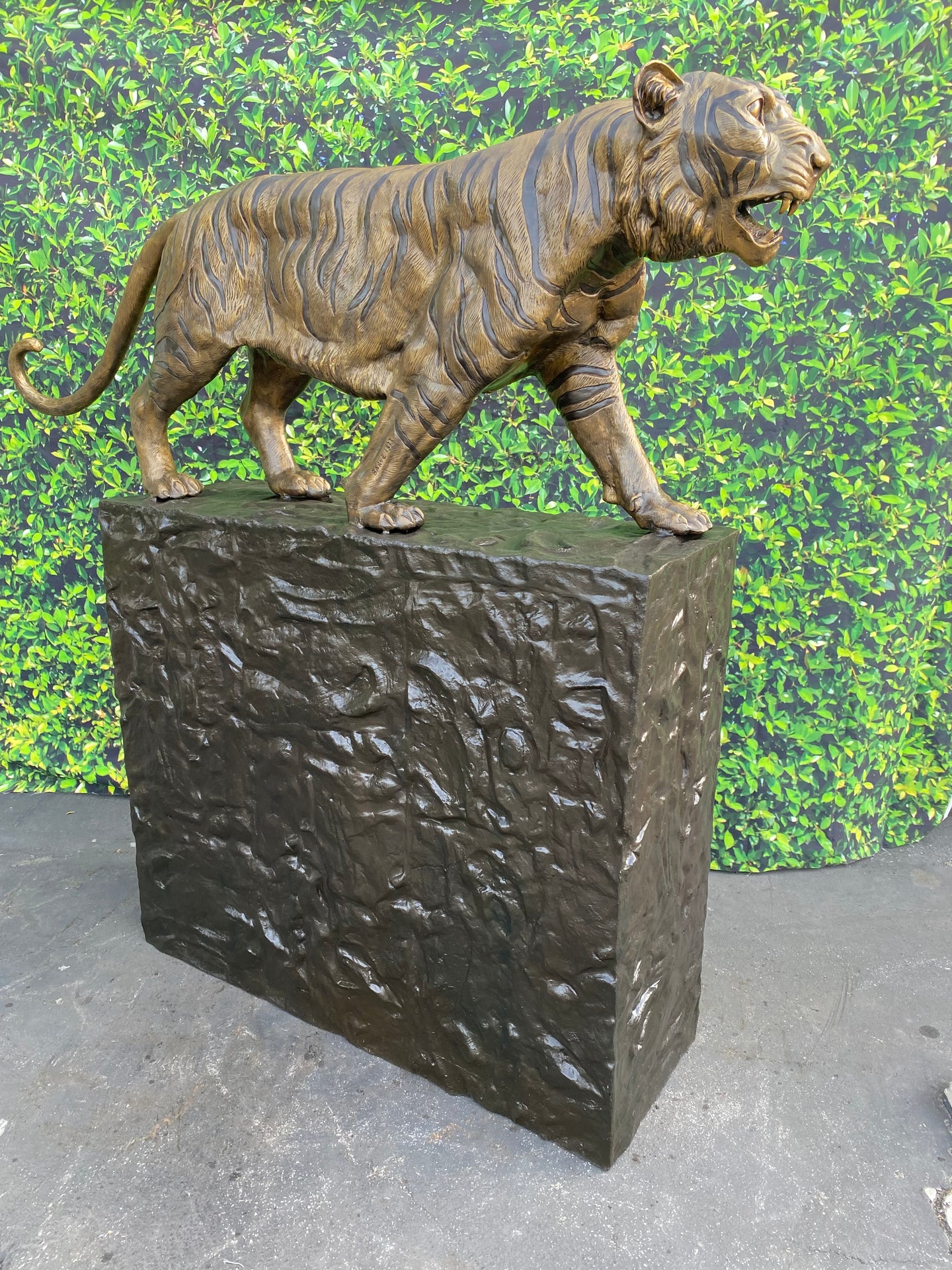 Tiger with Rock Base Monumental